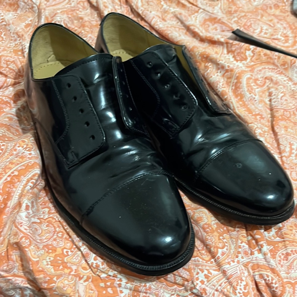 Men’s shiny dressy shoes